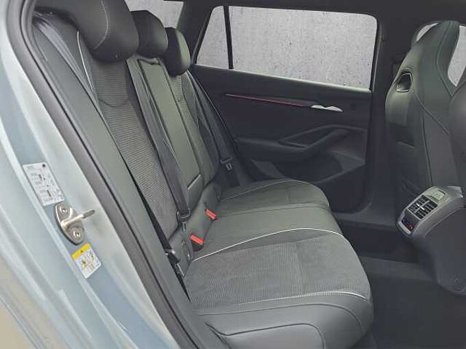 SKODA Superb 2.0 TDI 4x4 Sportline //Head-Up/AHK/ Pano