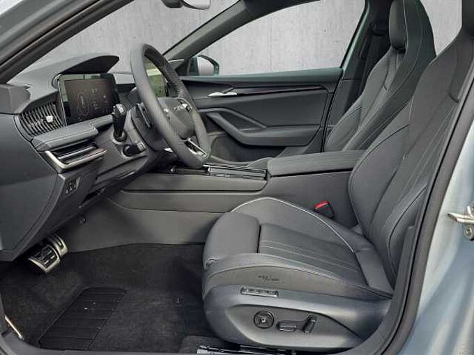 SKODA Superb 2.0 TDI 4x4 Sporline //AHK/Pano/Leder /Head-Up