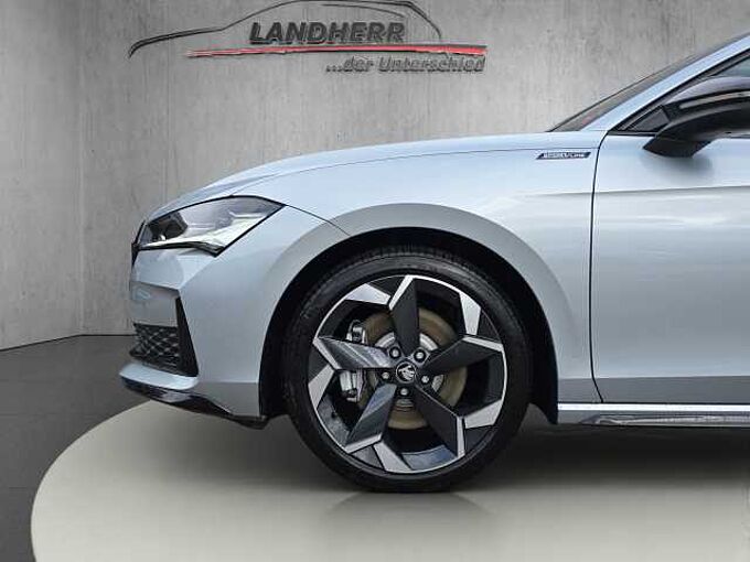 SKODA Superb 2.0 TDI 4x4 Sporline //AHK/Pano/Leder /Head-Up