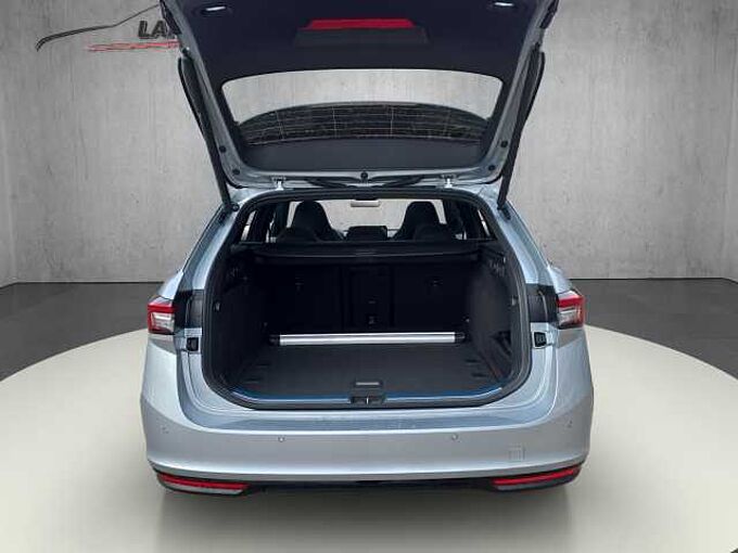 SKODA Superb 2.0 TDI 4x4 Sporline //AHK/Pano/Leder /Head-Up