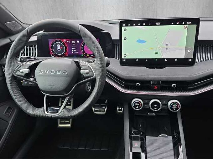 SKODA Superb 2.0 TDI 4x4 Sportline //Head-Up/AHK/ Pano