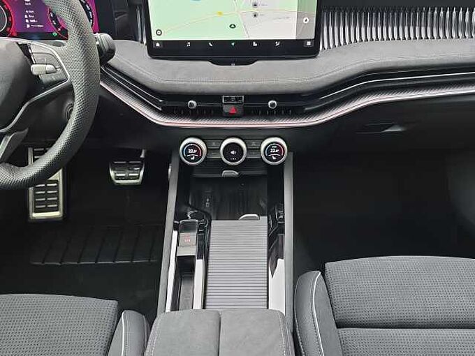 SKODA Superb 2.0 TDI 4x4 Sportline //Head-Up/AHK/ Pano