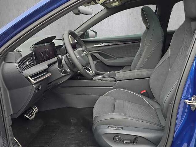 SKODA Superb 2.0 TDI 4x4 Sportline //Head-Up/AHK/ Pano