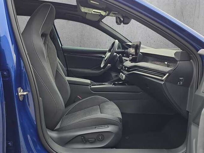 SKODA Superb 2.0 TDI 4x4 Sportline //Head-Up/AHK/ Pano