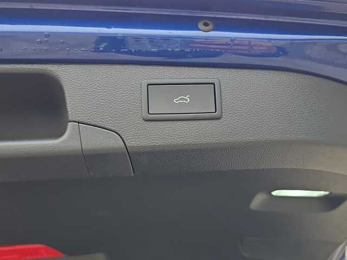 SKODA Superb 2.0 TDI 4x4 Sportline //Head-Up/AHK/ Pano