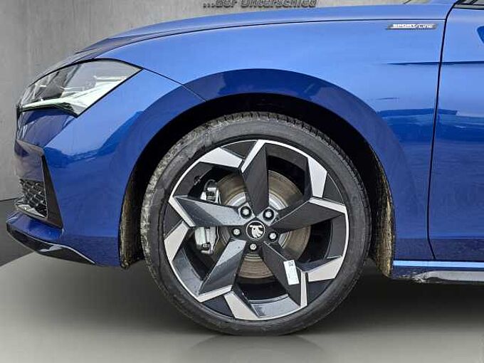 SKODA Superb 2.0 TDI 4x4 Sportline //Head-Up/AHK/ Pano