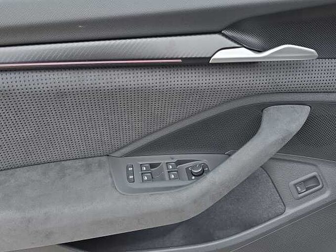 SKODA Superb 2.0 TDI 4x4 Sportline //Head-Up/AHK/ Pano