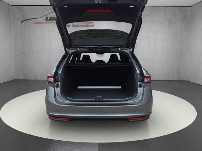 SKODA Superb 2.0 TDI 4x4 Sportline //Head-Up/AHK/ Pano