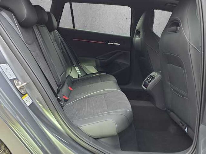 SKODA Superb 2.0 TDI 4x4 Sportline //Head-Up/AHK/ Pano