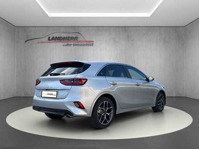 Kia Ceed 1.5 Gold // LED/Keyless/Teilleder