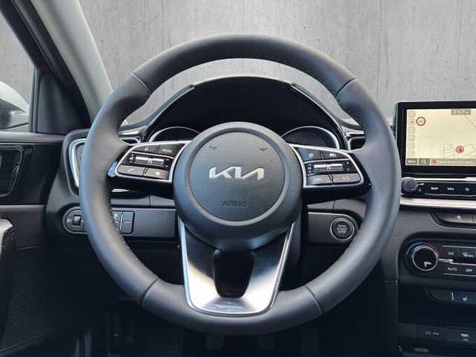 Kia Ceed 1.5 Gold // LED/Keyless/Teilleder