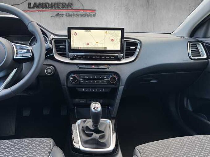 Kia Ceed 1.5 Gold // LED/Keyless/Teilleder