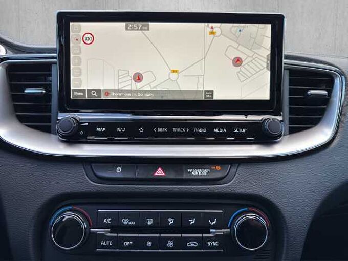 Kia Ceed 1.5 Gold // LED/Keyless/Teilleder