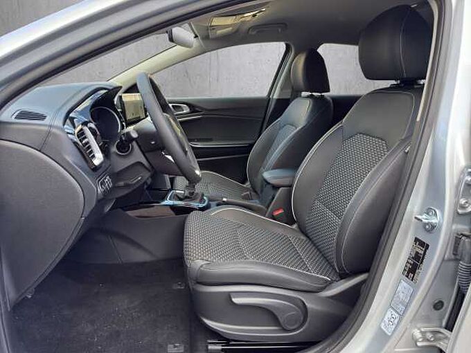 Kia Ceed 1.5 Gold // LED/Keyless/Teilleder