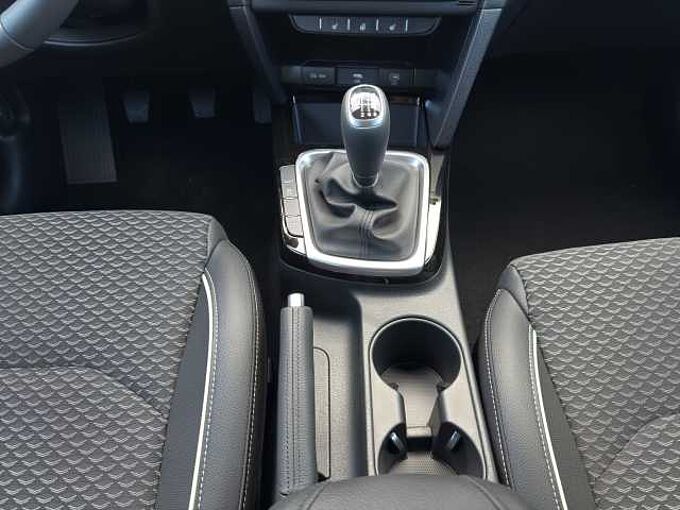 Kia Ceed 1.5 Gold // LED/Keyless/Teilleder