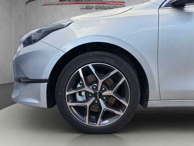 Kia Ceed 1.5 Gold // LED/Keyless/Teilleder