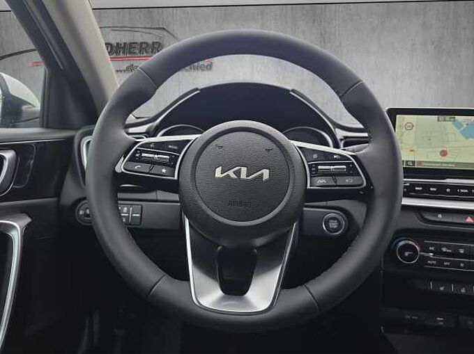 Kia Ceed 1.5 Gold // LED/Keyless/Teilleder
