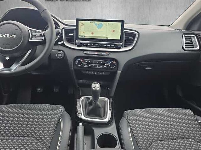 Kia Ceed 1.5 Gold // LED/Keyless/Teilleder