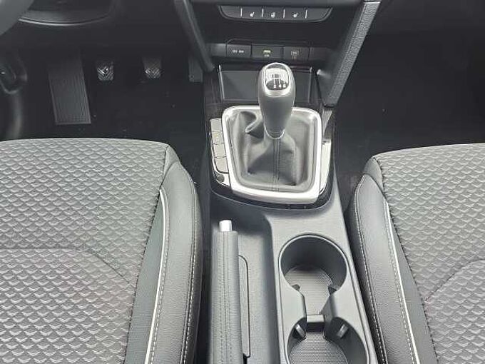 Kia Ceed 1.5 Gold // LED/Keyless/Teilleder