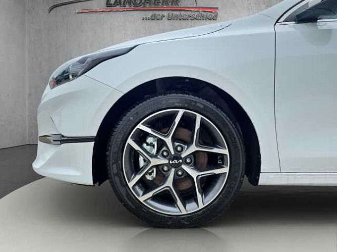 Kia Ceed 1.5 Gold // LED/Keyless/Teilleder