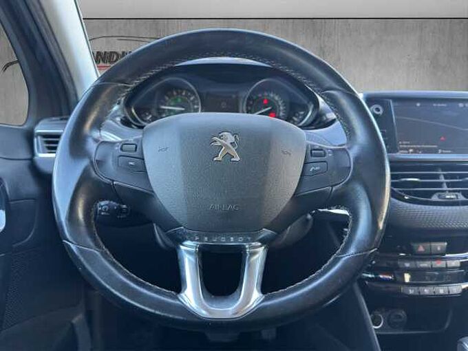 Peugeot 208 Allure *AT*Klima*Kamera*SHZ*Navi*