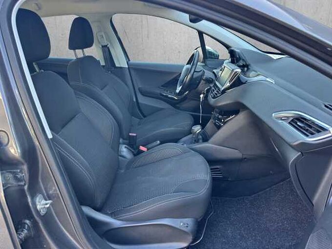 Peugeot 208 Allure *AT*Klima*Kamera*SHZ*Navi*