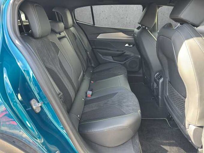 Peugeot 408 Plug-In Hybrid 225 GT //360°/Winterpaket /Navi