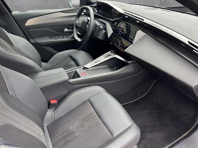 Peugeot 408 Plug-In Hybrid 225 GT  //360&deg;/Winterpaket /Navi