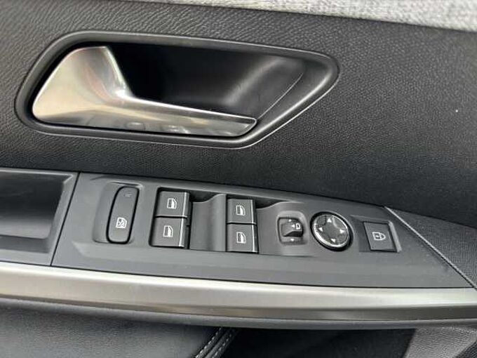 Peugeot 5008 GT //7-Sitzer/ AHK/Winterpaket/Navi
