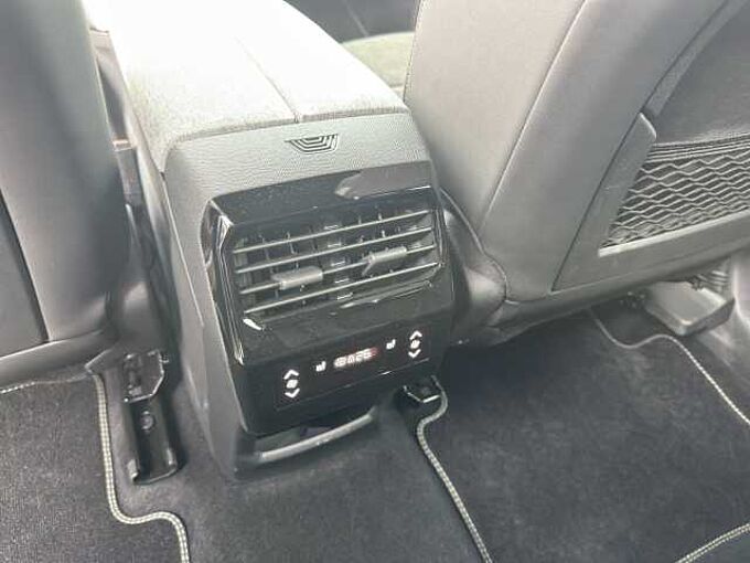 Peugeot 5008 GT //7-Sitzer/ AHK/Winterpaket/Navi