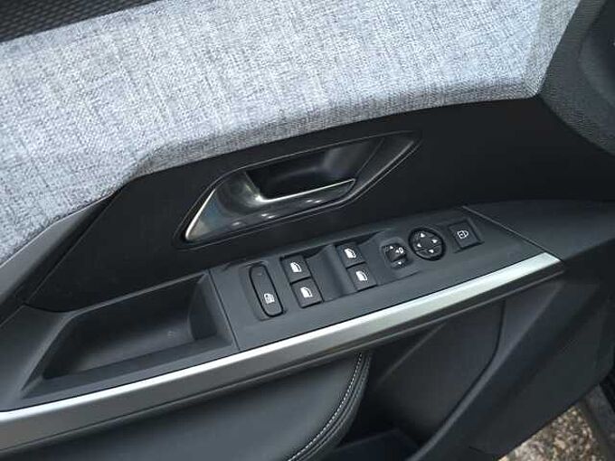 Peugeot 5008 Allure 7-Sitzer / Teilleder / Sitzheizung