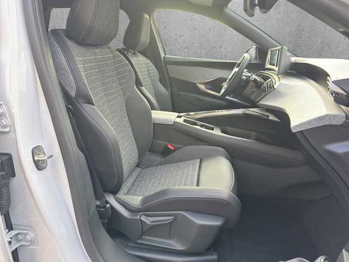 Peugeot 5008 Allure AHK/7-Sitze/Teilleder