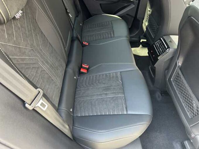 Peugeot 3008 Hybrid GT-Pack //360&deg;/Navigation/Sitzheizung 