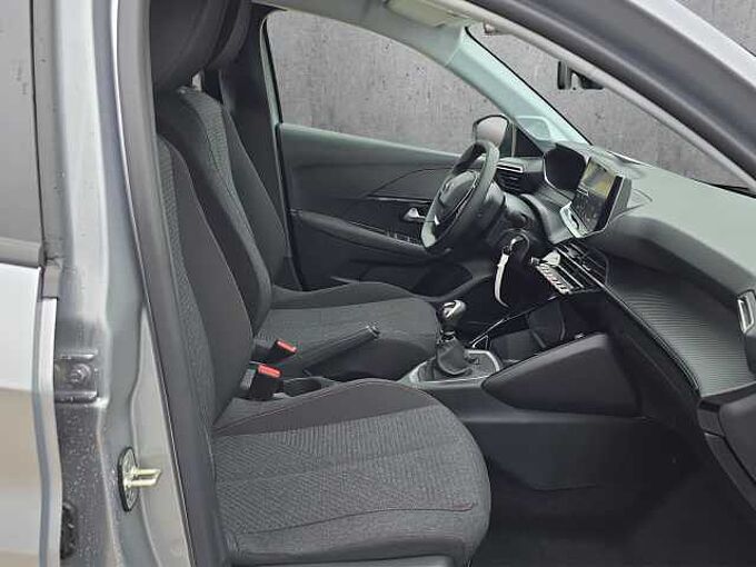 Peugeot 208 Style Sitzheizung/PDC/Navi