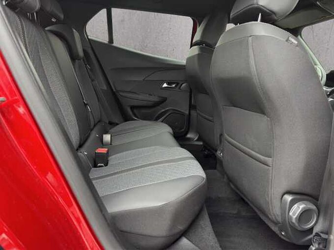 Peugeot 2008 1.2 PureTech Allure / Navi/LED/Sitzheizung