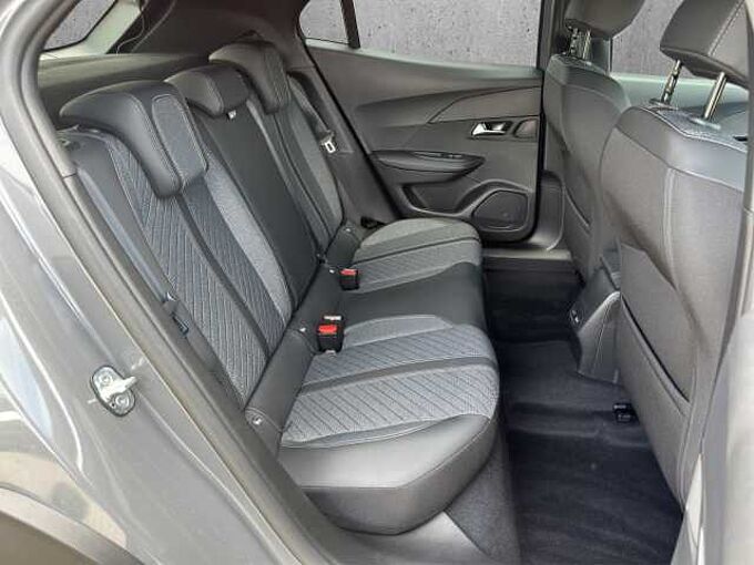 Peugeot 2008 Allure // ACC/Kamera 360°/LED/SHZ