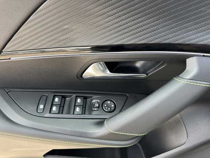 Peugeot 2008 Hybrid GT //Navigation/Kamera/