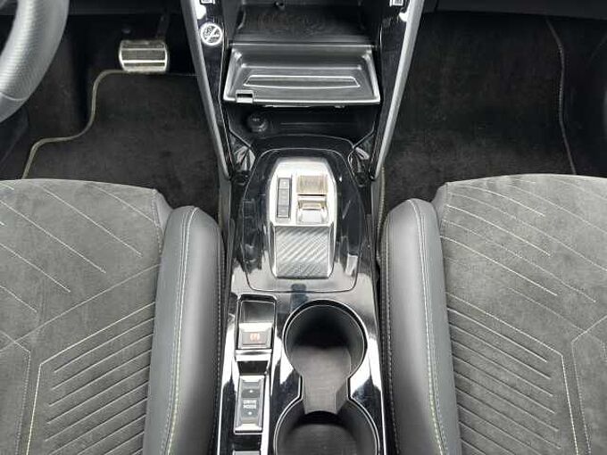 Peugeot 2008 Hybrid GT //Navigation/Kamera/