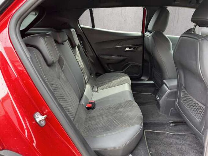 Peugeot 2008 Hybrid GT //Navigation/Kamera/