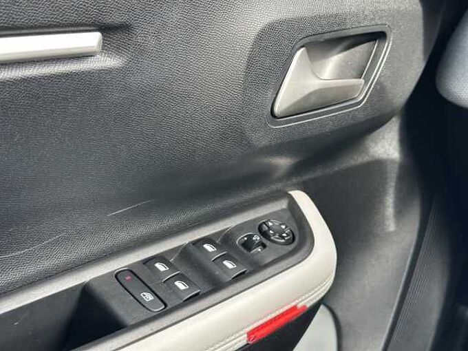 Citroen e-C3 Aircross Standard Range Max//Kamere/Sitzheizung/LED Navi