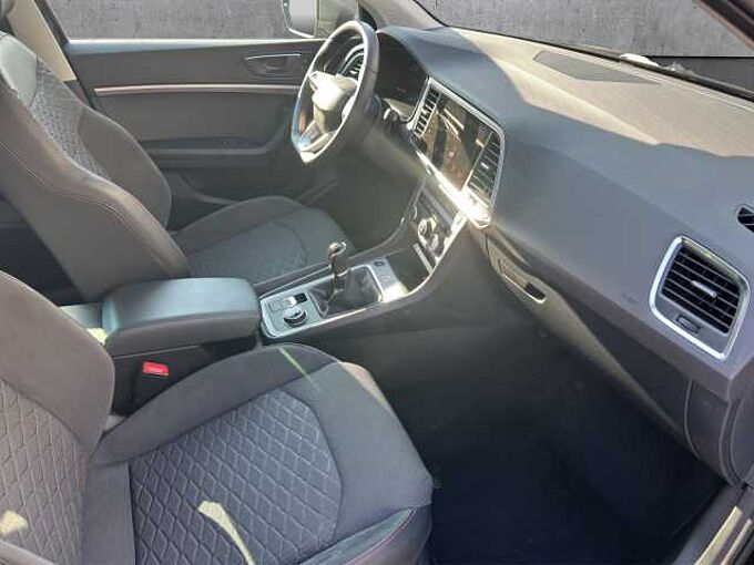 SEAT Ateca TSI FR / 3 J. Garantie/ Navi / SHZ