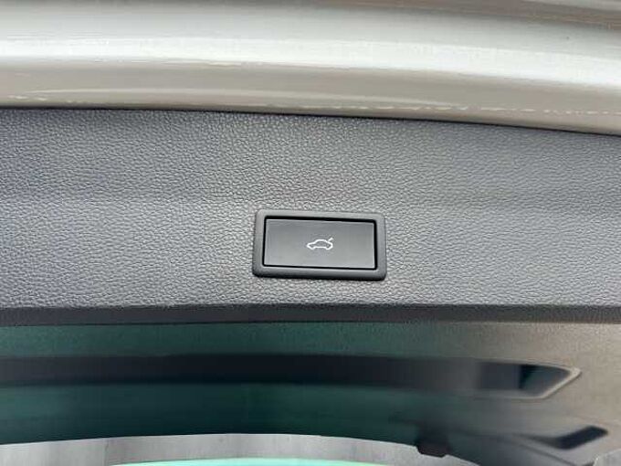 SEAT Ateca 2.0 TDI  FR //5 J. Garantie /Navi/Sitzheizung/Kamera /elektr.Heckklappe