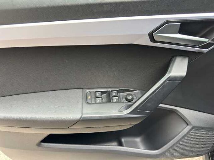 SEAT Arona 1.0 TSI FR Spurhalteassistent///Dachreling
