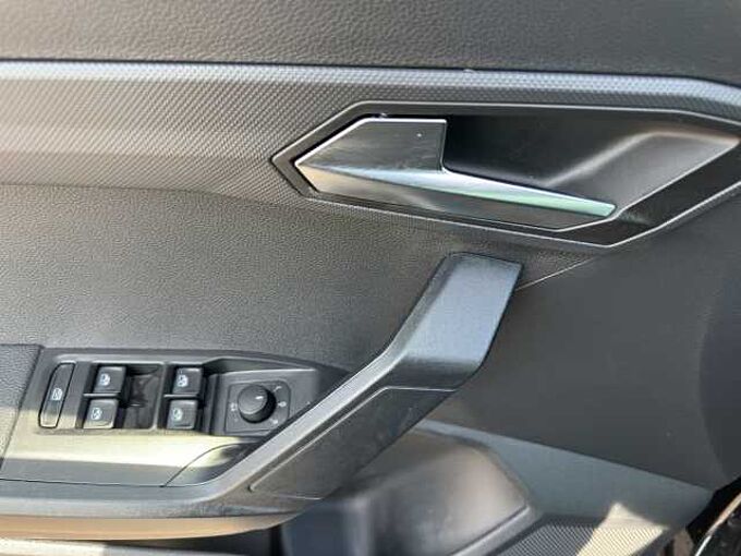 SEAT Arona 1.0 TSI Style // Navi / LED/ Sitzheizung