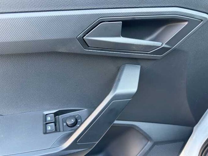 SEAT Ibiza 1.0 TSI //PDC/LED/Sitzheizung /Full LINK