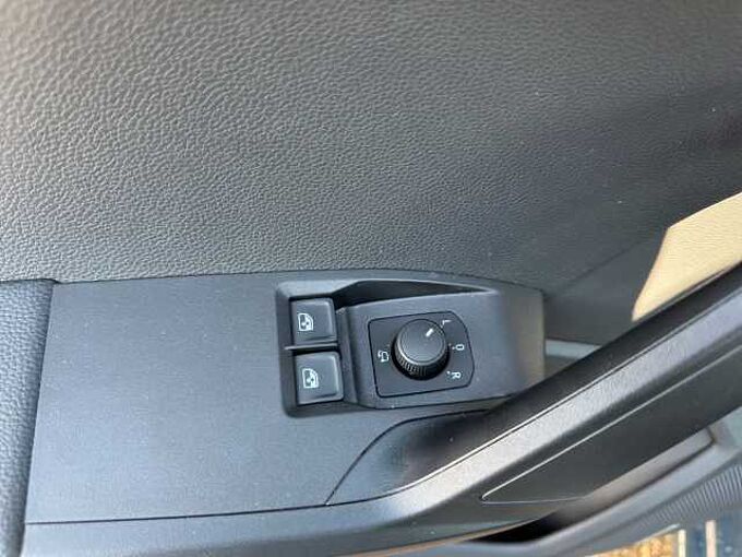 SEAT Ibiza 1.0 TSI //PDC/LED/Sitzheizung /Full LINK