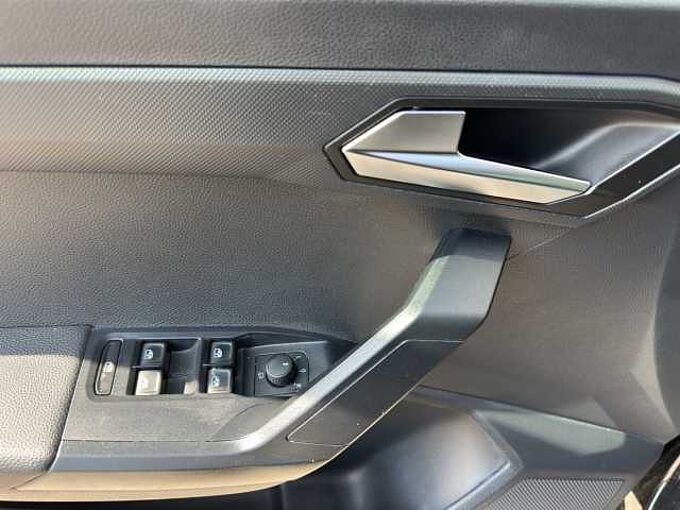 SEAT Arona 1.0 TSI Style // Navi / LED/ Sitzheizung