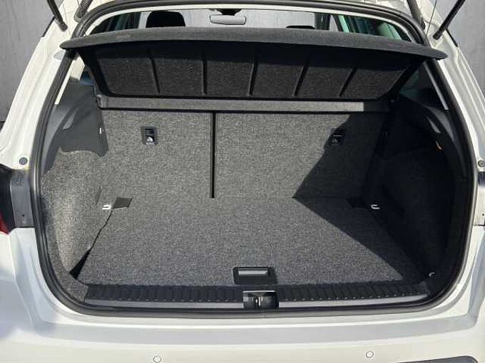 SEAT Arona 1.0 TSI Style // Navi / LED/ Sitzheizung 