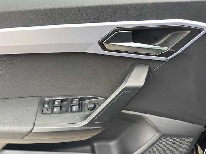 SEAT Arona 1.0 TSI FR Navi/SHZ/PDC