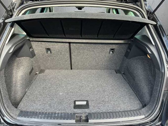 SEAT Arona 1.0 TSI Style // Navi / LED/ Sitzheizung